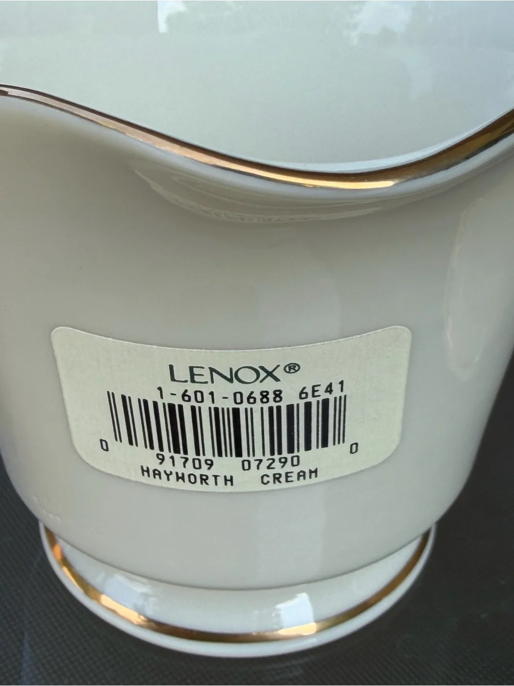 Retired Lenox Hayworth 2010 White Creamer and Covered Sugar Bowl with Gold Trim